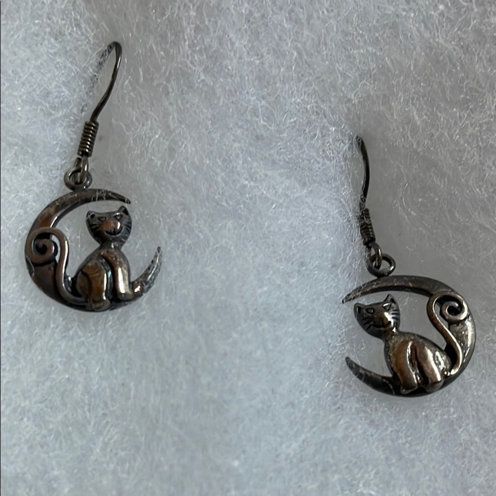 Elegant NIB silver cat pierced drop earrings by Altez Natives